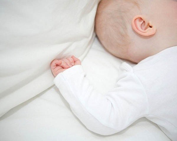 Những sai lầm kinh điển khi chăm sóc giấc ngủ cho bé 1