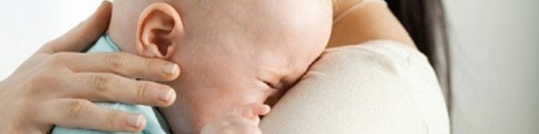 Mất con, t&ocirc;i mất cả cuộc đời/ Mải bu&ocirc;n chuyện, hại chết con/ Nỗi đau tột c&ugrave;ng của người mẹ lỡ hại chết con 3