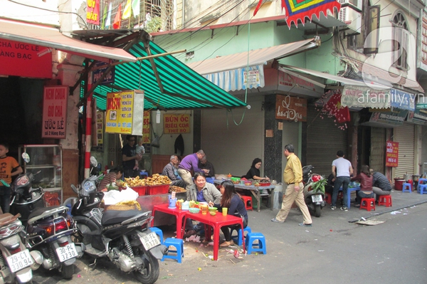 Những khu vực nhiều hàng quán ăn bán xuyên Tết ở Hà Nội 6