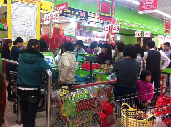 29 Tết, người dân chen chúc sắm đồ ở siêu thị từ sớm 13