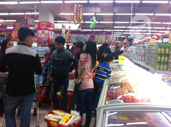 29 Tết, người dân chen chúc sắm đồ ở siêu thị từ sớm 12