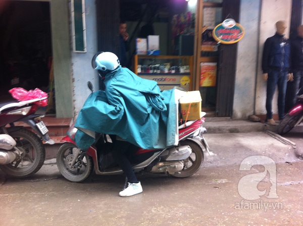 Hà Nội: Mưa rét kéo dài, thị trường áo mưa sôi động, tăng giá 4