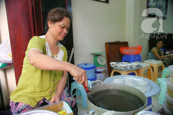 Cận cảnh một gia đình có truyền thống làm bánh trôi, bánh chay trên phố cổ 17