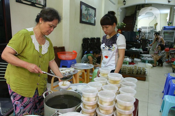 Cận cảnh một gia đình có truyền thống làm bánh trôi, bánh chay trên phố cổ 20