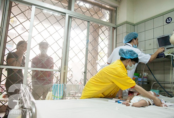 Em bé của cặp sinh đôi mắc sởi ở BV Bạch Mai đã được xuất viện 6