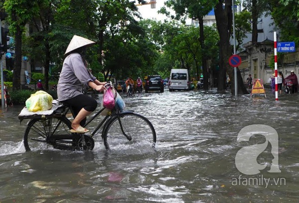 Hai ngày cuối tuần, mưa lớn phủ khắp Bắc Bộ 1