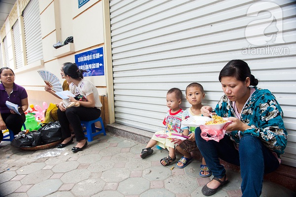 Hà Nội: Vừa có vắc xin 5 trong 1, các điểm tiêm chủng đã quá tải 10