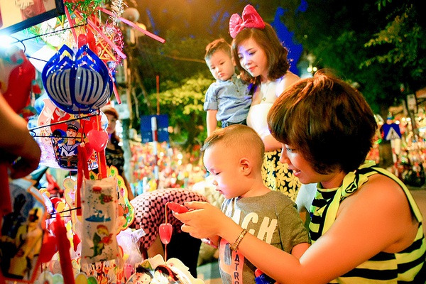Thị trường đồ chơi Trung thu: Hàng nội đắt như tôm tươi, hàng ngoại Thị trường đồ chơi Trung thu: Hàng nội đắt như tôm tươi, hàng ngoại