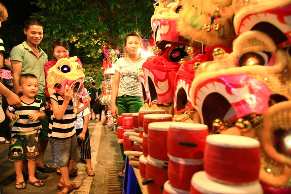 Thị trường đồ chơi Trung thu: Hàng nội đắt như tôm tươi, hàng ngoại Thị trường đồ chơi Trung thu: Hàng nội đắt như tôm tươi, hàng ngoại