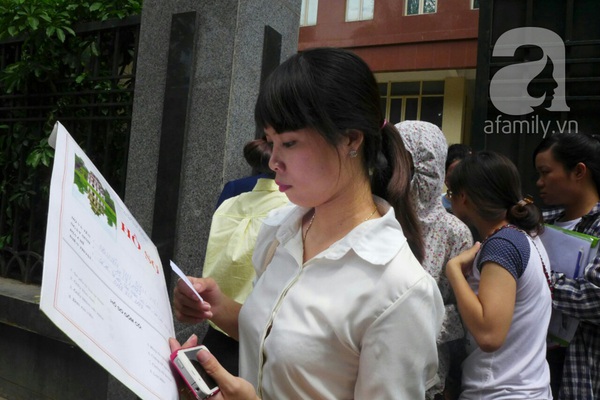 Hà Nội: Đội mưa xếp hàng nộp hồ sơ thi tuyển công chức 7
