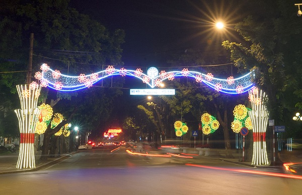 Ngắm Hà Nội đẹp lung linh chào mừng 60 năm ngày giải phóng 15