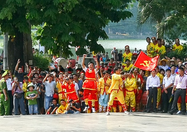 Rộn ràng lễ hội múa rồng bên hồ Hoàn Kiếm 19