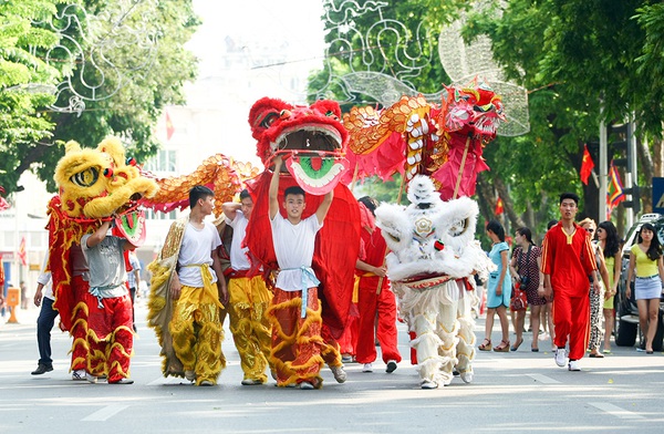 Rộn ràng lễ hội múa rồng bên hồ Hoàn Kiếm 20