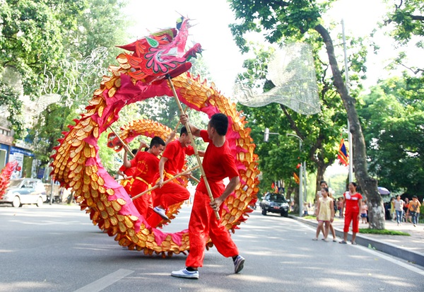 Rộn ràng lễ hội múa rồng bên hồ Hoàn Kiếm 21
