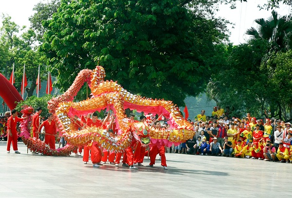 Rộn ràng lễ hội múa rồng bên hồ Hoàn Kiếm 8