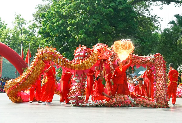 Rộn ràng lễ hội múa rồng bên hồ Hoàn Kiếm 10