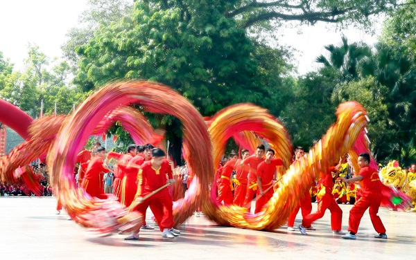 Rộn ràng lễ hội múa rồng bên hồ Hoàn Kiếm 11
