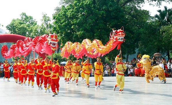 Rộn ràng lễ hội múa rồng bên hồ Hoàn Kiếm 14
