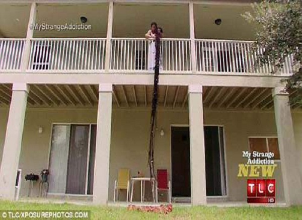 Kinh ngạc người phụ nữ c&oacute; t&oacute;c d&agrave;i 6,4m 2