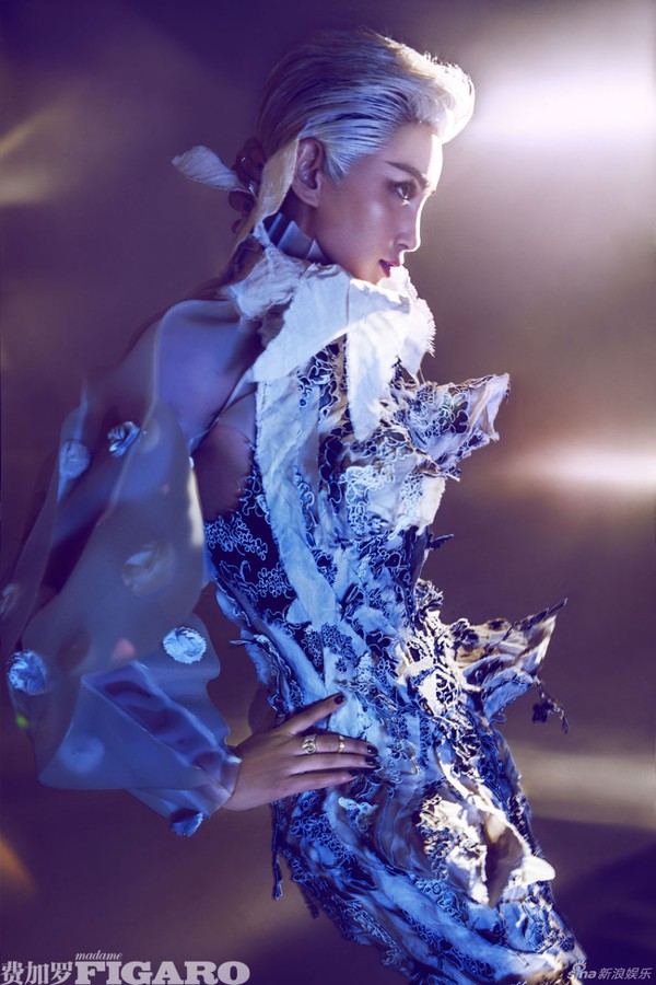 Lý Băng Băng diện váy giống Hồ Ngọc Hà lên tạp chí 4