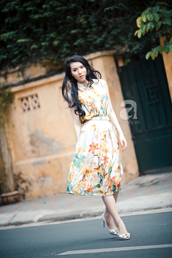 Cuối tuần dạo phố với trang phục sắc hoa rực rỡ 1