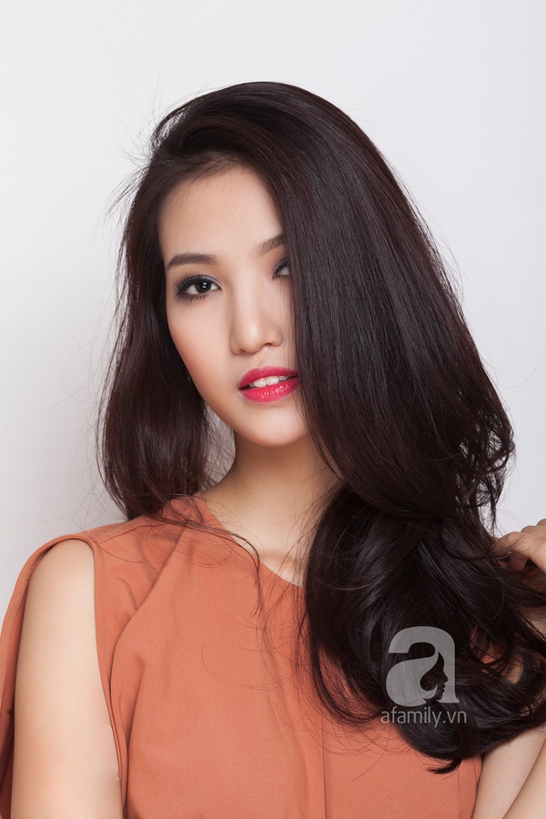 Thay đổi nhanh cách trang điểm, làm tóc từ công sở tới tiệc tối 6 Thay đổi nhanh cách trang điểm, làm tóc từ công sở tới tiệc tối 6
