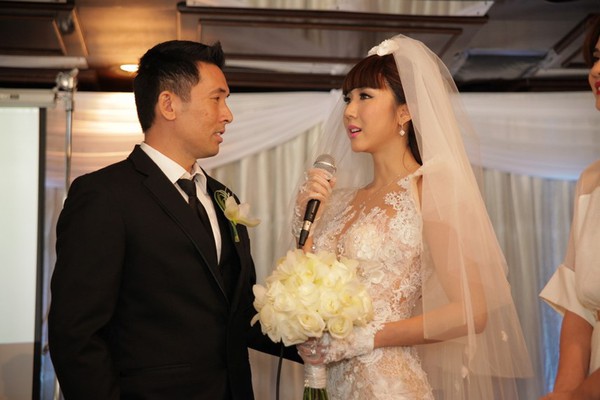 Những bộ váy cưới lộng lẫy nhất showbiz Việt năm 2014 34