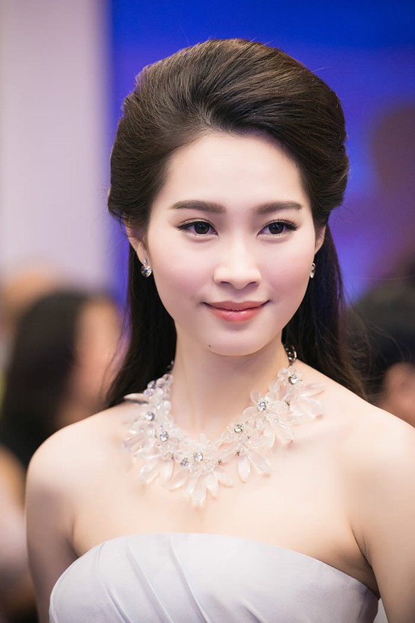 Hoa hậu Thu Thảo kém yêu kiều với xu hướng lông mày đậm 8
