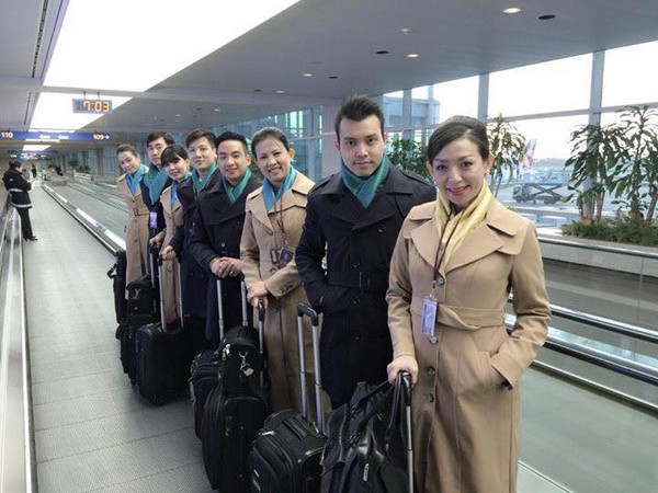Đồng phục mới của Vietnam Airlines còn có thêm trench coat và khăn 6