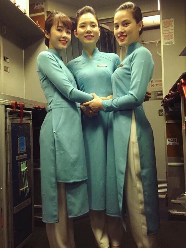Đồng phục mới của Vietnam Airlines còn có thêm trench coat và khăn 1