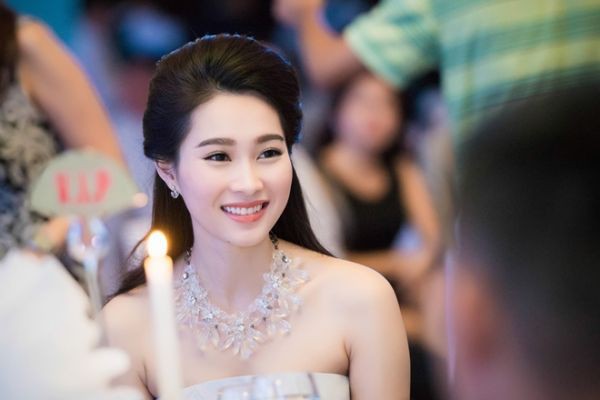 Đặng Thu Thảo khác lạ với 