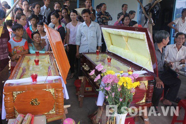 Cuồng s&aacute;t d&atilde; man 2 b&eacute; g&aacute;i sinh đ&ocirc;i 7 th&aacute;ng tuổi 2