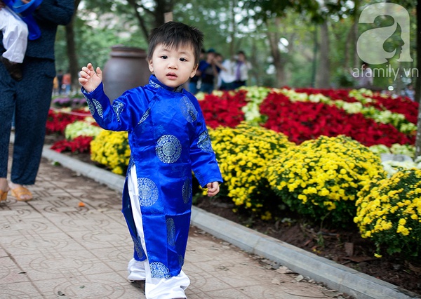 C&aacute;c "thi&ecirc;n thần" cực ngộ nghĩnh trong trang phục truyền thống 5