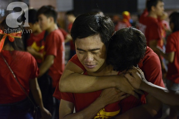 Tuyển Việt Nam thua cuộc, cổ động viên buồn bã ra về trong thất vọng 14