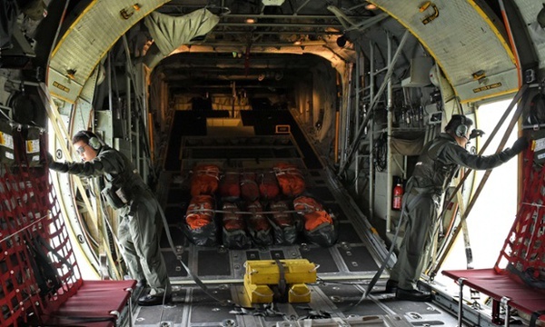 Lực lượng cứu hộ đính chính mới vớt được 3 thi thể nạn nhân máy bay QZ8501 1