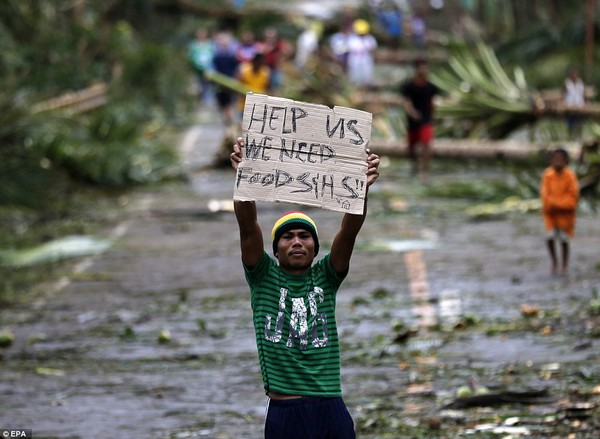 Khung cảnh hoang tàn ở những nơi siêu bão Hagupit quét qua 1