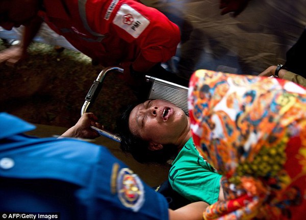 Lực lượng cứu hộ đính chính mới vớt được 3 thi thể nạn nhân máy bay QZ8501 15