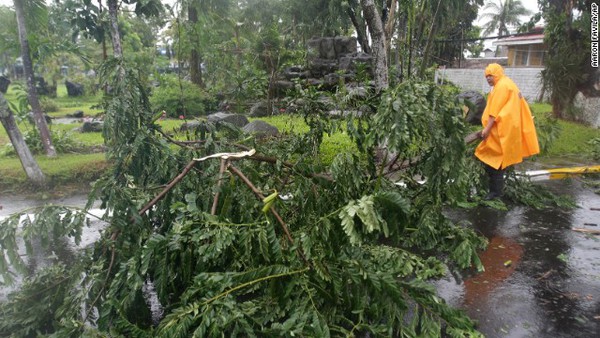 Siêu bão Hagupit tàn phá Philippines, đã có ít nhất 2 người thiệt mạng 4