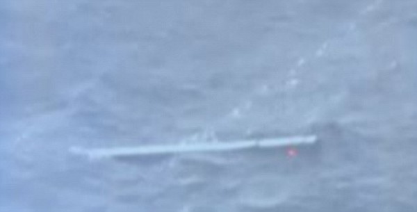 Lực lượng cứu hộ đính chính mới vớt được 3 thi thể nạn nhân máy bay QZ8501 7