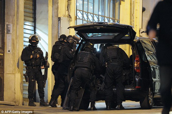Tay súng bắt 2 phụ nữ tại cửa hàng trang sức - Vụ bắt cóc thứ 3 ở Pháp trong 24 giờ 4