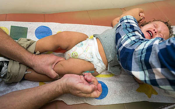 Tranh cãi về vấn đề tiêm vắc-xin cho trẻ khi dịch sởi lan rộng ở Mỹ  1