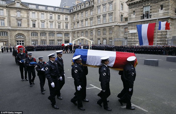 Nước mắt đau thương tiễn đưa nạn nhân vụ bắt cóc con tin ở Pháp 9