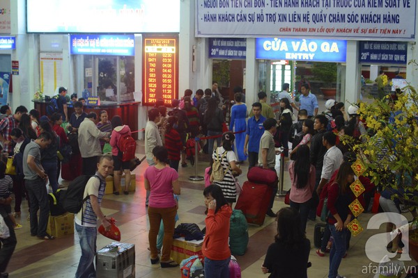 Tết đoàn viên nơi nhà ga, sân bay 1 Tết đoàn viên nơi nhà ga, sân bay 1