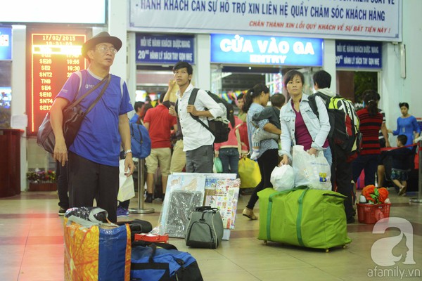 Tết đoàn viên nơi nhà ga, sân bay 2 Tết đoàn viên nơi nhà ga, sân bay 2