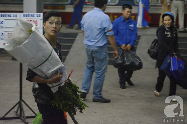 Tết đoàn viên nơi nhà ga, sân bay 4 Tết đoàn viên nơi nhà ga, sân bay 4