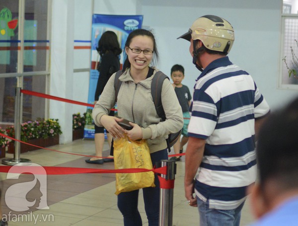 Tết đoàn viên nơi nhà ga, sân bay 6 Tết đoàn viên nơi nhà ga, sân bay 6