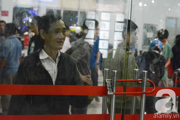 Tết đoàn viên nơi nhà ga, sân bay 7 Tết đoàn viên nơi nhà ga, sân bay 7