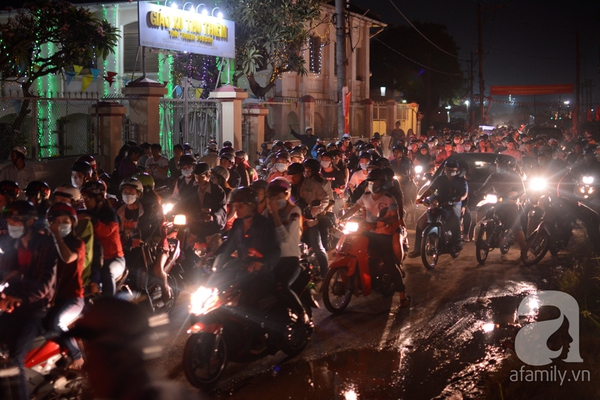 Pháo hoa rực sáng bầu trời chào đón năm mới Ất Mùi 2015 25 Pháo hoa rực sáng bầu trời chào đón năm mới Ất Mùi 2015 25