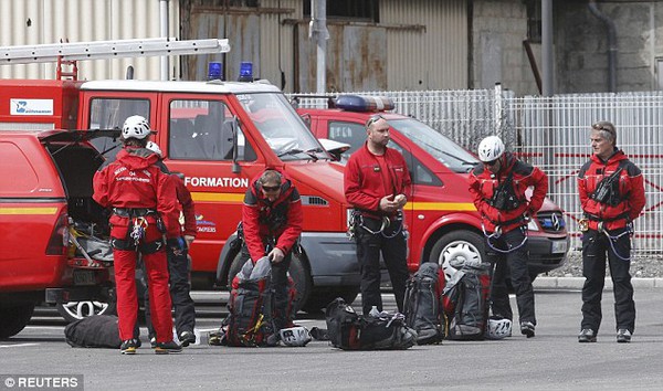 Máy bay chở 150 người rơi ở Pháp