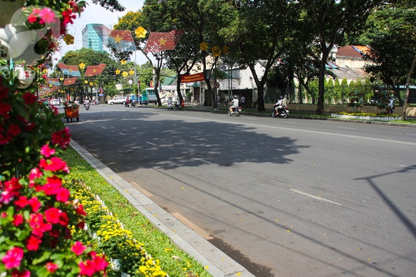 Cảnh yên bình trên phố Sài Gòn vào ngày đầu nghỉ lễ